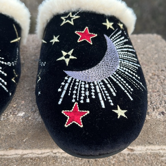 ⭐️🌙 Johnny Was Celestial Embroidered Boho Black Velvet Slippers 🌙⭐️ - Picture 12 of 16